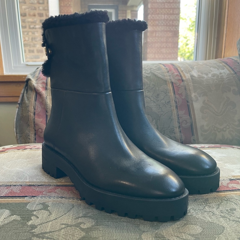 Stuart Weitzman COOPER CHILL BOOTIE. Size 5.5 Women 
N12-12